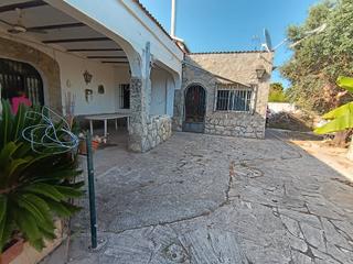 Chalet à Pueblo. Oportunidad única: chalet con gran parcela, anexo independiente
