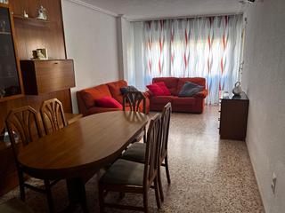 Piso en Llandells. Excelente ubicacion cuatro dormitorios !!!