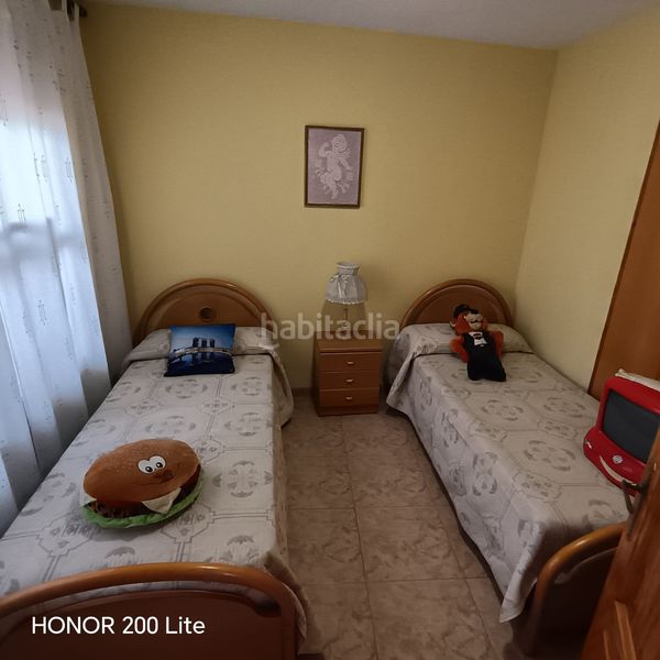 Foto 0576d038-b6ba-4053-a99a-c2ede7cca089. Casa aparellada amb aparcament a Pueblo Benicarló