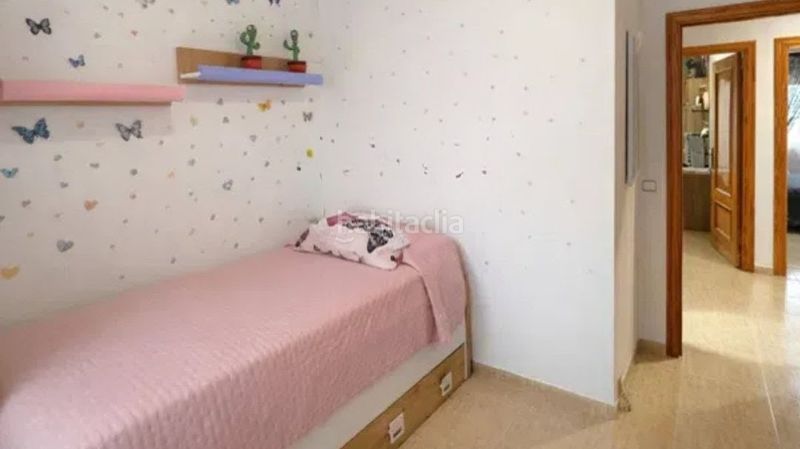 Foto a5eac1f5-19dc-405f-95b1-e76d3ad33f07. Casa aparellada amb aparcament a Cálig
