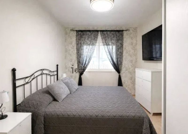 Foto c0d806ab-17c2-4648-a582-6234f1606c2c. Casa aparellada amb aparcament a Cálig