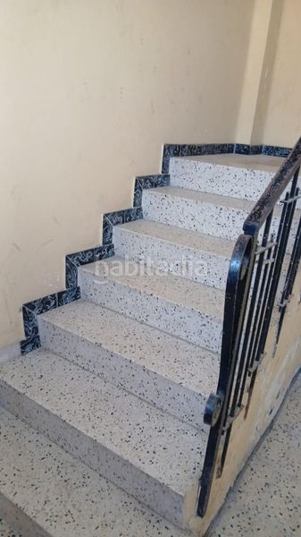 Foto 815709f5-b211-42f6-be6c-8ba0d609a1d1. Casa aparellada amb xemeneia a Deltebre