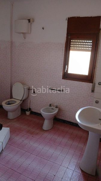 Foto a438acdc-fa6c-4e47-bd2d-bf36b2006a4a. Casa aparellada amb xemeneia a Deltebre
