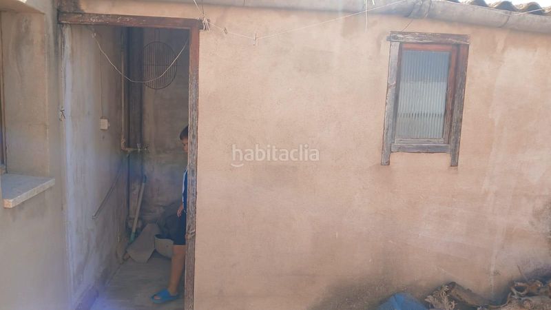 Foto a5207924-aca7-4f57-a056-189546d96706. Casa aparellada amb xemeneia a Deltebre