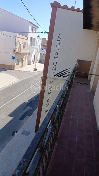 Foto ca6cd01d-fa0b-4f84-a318-ac7d29f08d28. Casa aparellada amb xemeneia a Deltebre