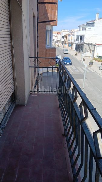 Foto f3f87c89-7db0-4102-9bd6-751a054553d6. Casa aparellada amb xemeneia a Deltebre