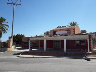 Locale commerciale in Algorós - El Derramador. Restaurante con vivienda en primera línea de carretera de 500 m2