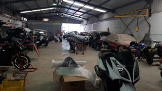 Local Comercial a Ciudad de Asís. Bajada de precio!! venta de taller de chapa y pintura  vivienda.
