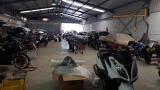 Local Comercial en Ciudad de Asís. Venta de taller de chapa y pintura con cartera de clientes,  viv