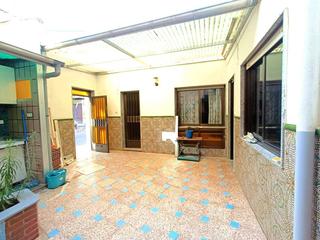Maison à Los Ángeles. Se vende exclusiva casa chalet en esquina, a escasos metros de g
