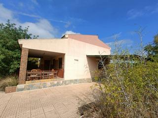 Chalet à Centro. Vive el campo cerca del mar chalet con gran parcela en valverde