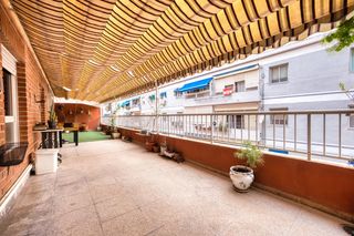 Penthouse  Avenida avenida gran vía conde de casa rojas. Preciosa vivienda semiático, con garaje y excelente ubicación en