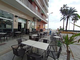Traspàs Local Comercial  Plaça constitucio. Venta de local comercial zona de san antonio.