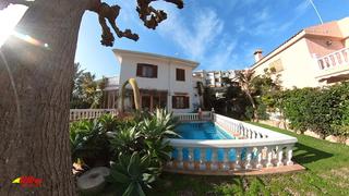 Chalet in Avenida Joanot Martorell 4
