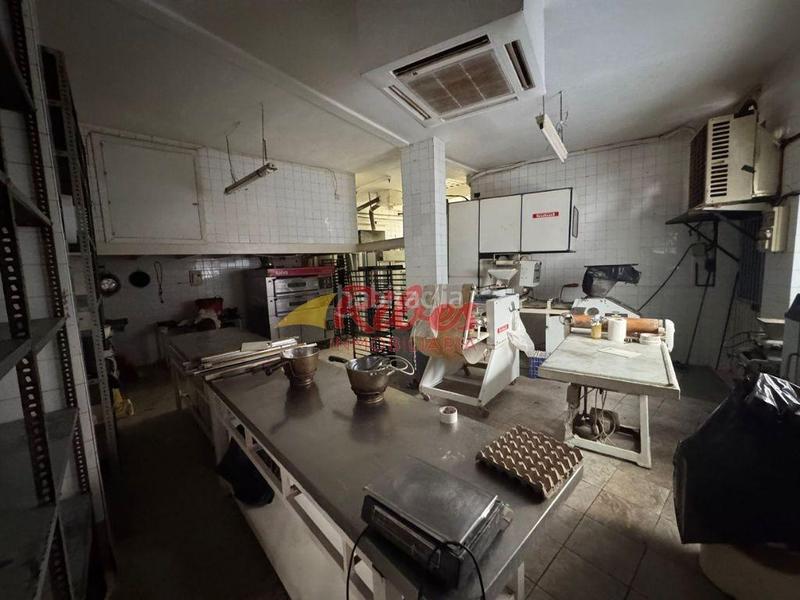 Foto ebc395bd-154b-4b0a-9519-c7f00f8ccffa. Local comercial a calle antoni renard 10 a pueblo de Cullera Cullera