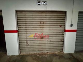 Aparcament cotxe a Port 1. Cabina cerrada en el pueblo de cullera