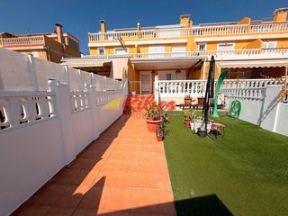 Casa adossada a El Marenyet. Chalet adosado en primera línea de playa en el marenyet de culle