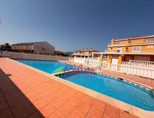 Casa adossada a El Marenyet. Chalet adosado en primera línea de playa en el marenyet de culle