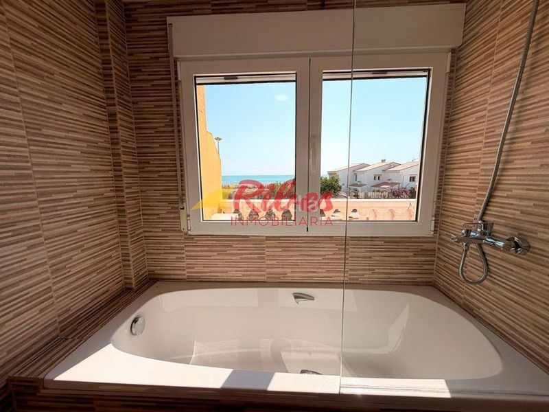 Foto 0bf92049-8232-455e-9e32-95fb20f0b0e8. Casa adossada amb aparcament a El Marenyet Cullera