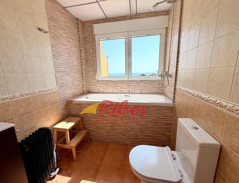 Foto 19e004a0-96c0-41ce-9982-42ce36e97246. Casa adossada amb aparcament a El Marenyet Cullera