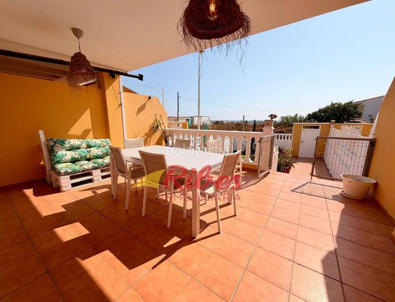 Foto 5412989b-b616-42b0-86c5-b9324129f1b2. Casa adossada amb aparcament a El Marenyet Cullera