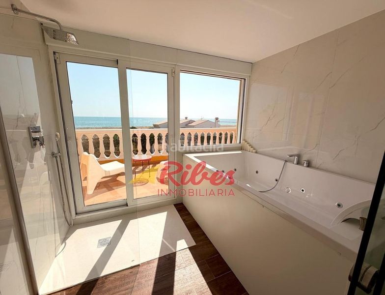 Foto 707f9ce3-e405-4a2c-b721-7ea75dbb397c. Casa adossada amb aparcament a El Marenyet Cullera