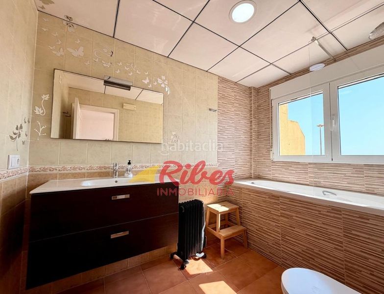 Foto a2d3cdbb-a1d6-4a44-9ba7-969e56748c41. Casa adossada amb aparcament a El Marenyet Cullera
