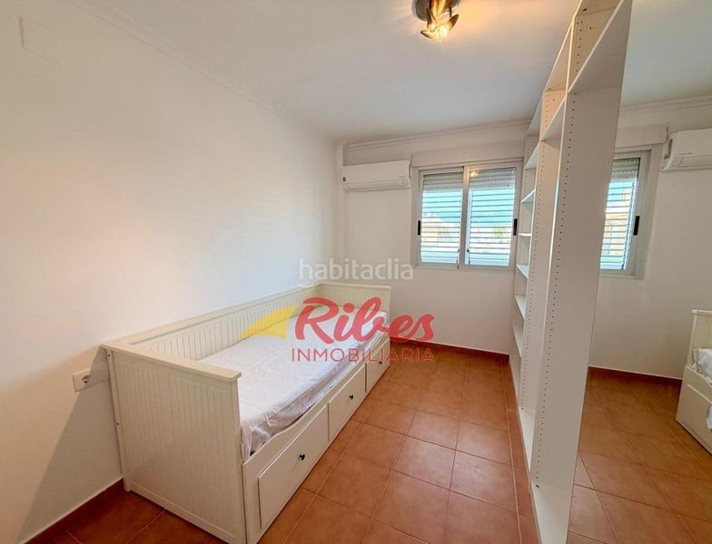 Foto a6ca8c71-4af9-49ab-9490-a0a604db434c. Casa adossada amb aparcament a El Marenyet Cullera