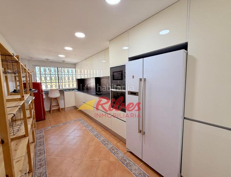 Foto b41e1694-7d42-4f85-824d-d241cc2e6f1a. Casa adossada amb aparcament a El Marenyet Cullera