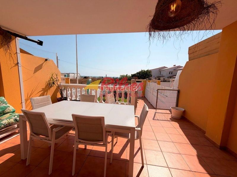 Foto b461b41c-3e7d-4042-a0d7-fd6b9abdffb9. Casa adossada amb aparcament a El Marenyet Cullera