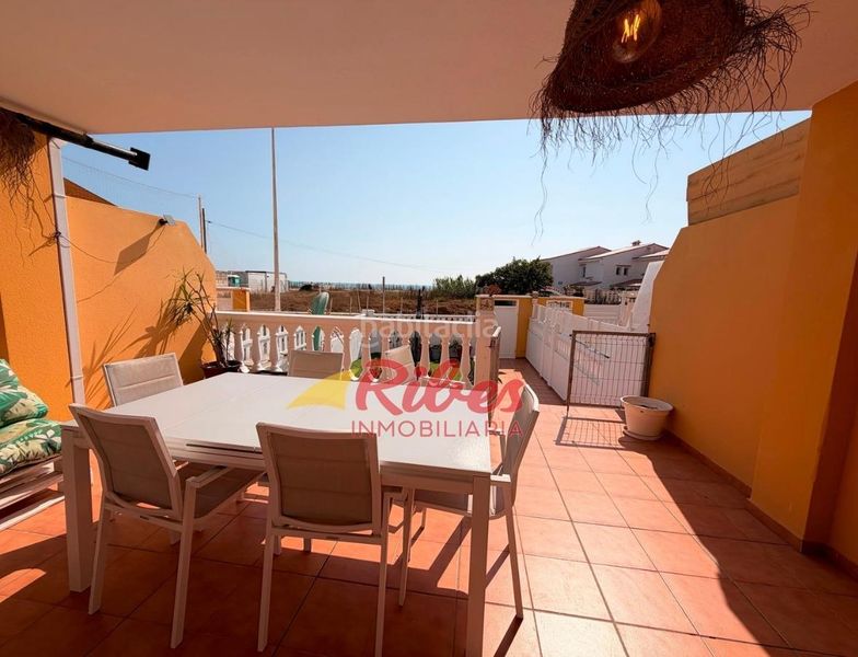 Foto b549a570-0801-47cd-bbf2-9fb9e85199df. Casa adossada amb aparcament a El Marenyet Cullera