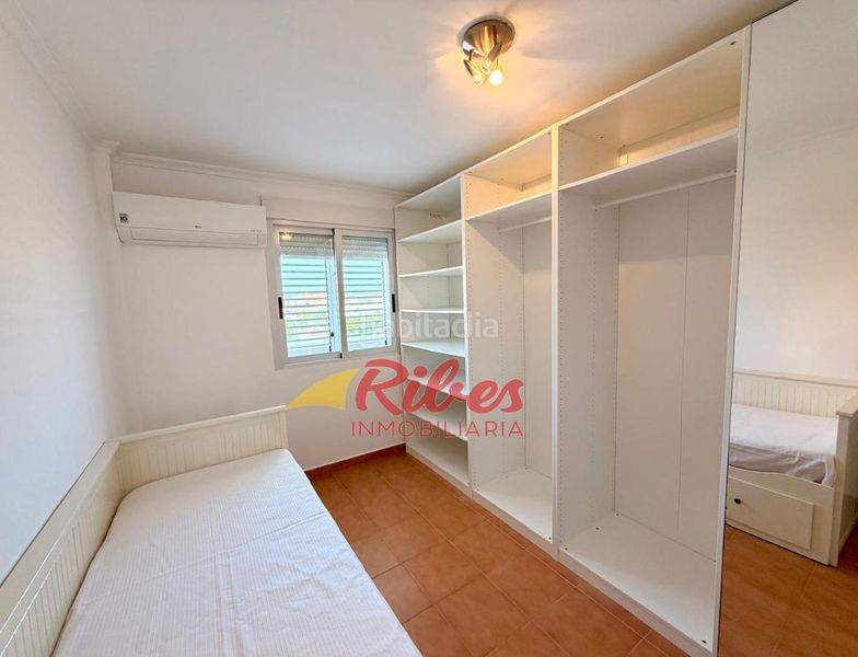 Foto b63c868d-125e-4037-bec0-14492d88bd3b. Casa adossada amb aparcament a El Marenyet Cullera