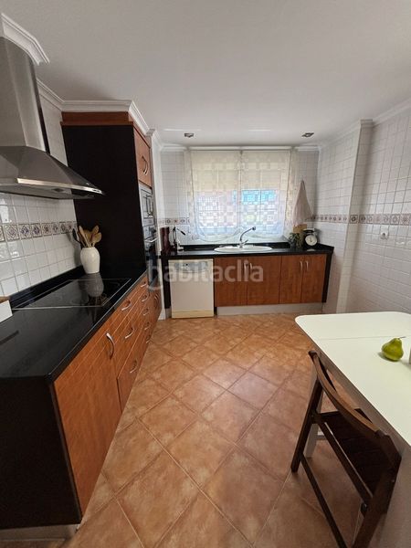 Foto 1268ed4d-3c85-4ade-b57b-8266009deccb. Casa aparellada amb aparcament piscina a Sueca Sueca