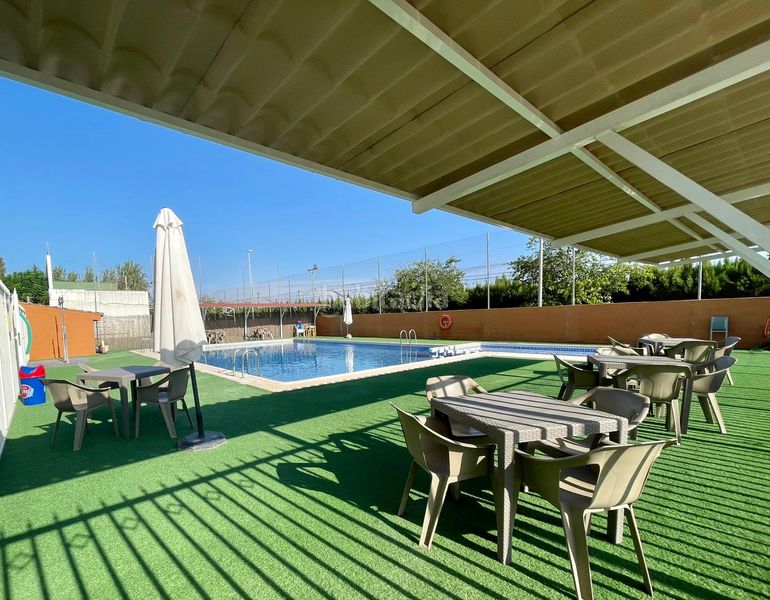 Foto 56575b29-1a13-4a2b-9548-2b1828137b72. Casa aparellada amb aparcament piscina a Sueca Sueca