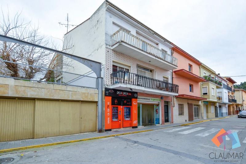 Foto f01e1772-b74c-4791-a8d4-ad9e7bc4f2da. Gebäude in Castelló de Rugat