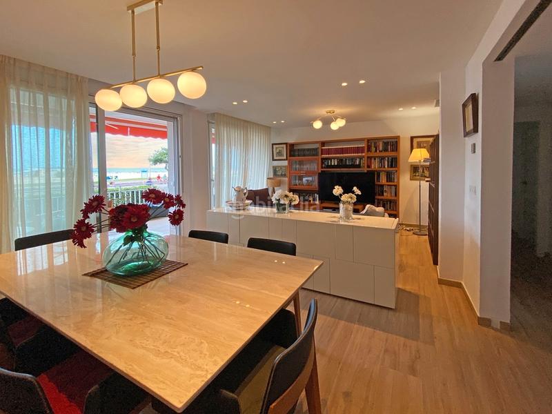 Foto 73179062-ca58-4afe-aeb0-5df9f344f864. Piso espectacular piso reformado en primera línea de playa gandía en Gandia