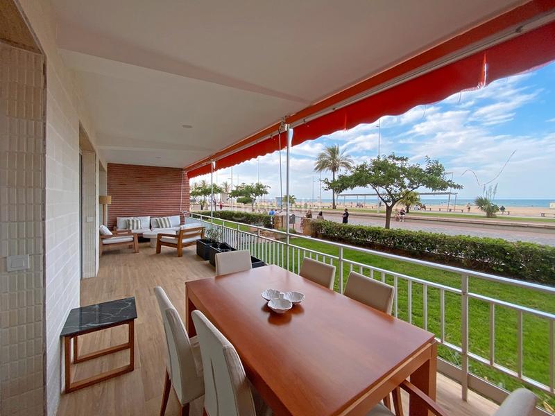 Foto a27e8248-10e5-421d-9c8e-6887beb4c699. Piso espectacular piso reformado en primera línea de playa gandía en Gandia