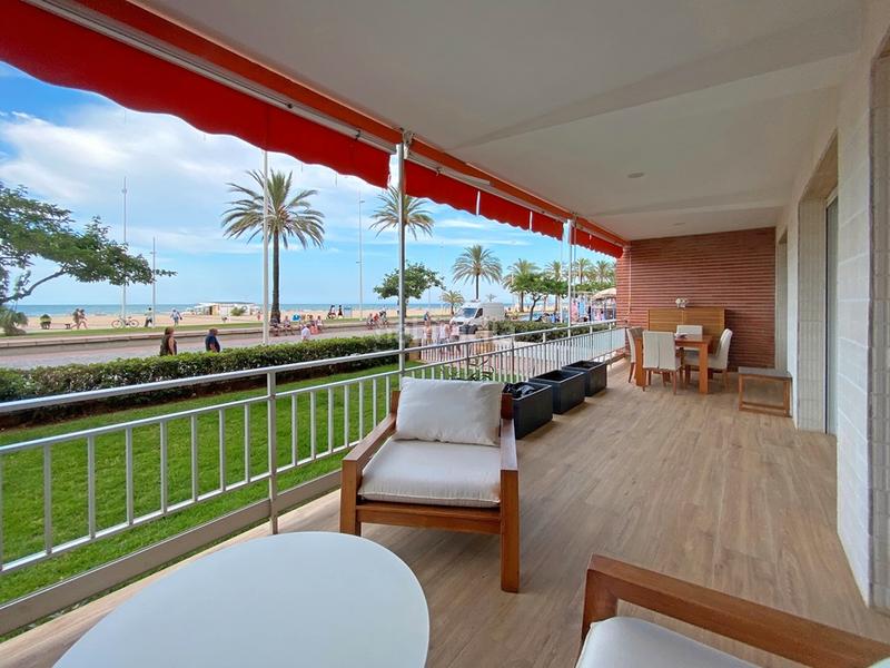 Foto f6a3f093-c694-4c41-8fd5-a7e81ad2fe1b. Piso espectacular piso reformado en primera línea de playa gandía en Gandia