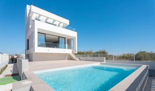 Chalet en Oliva Playa. Chalet de lujo en primera línea en la playa de oliva