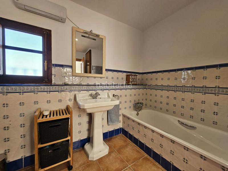 Foto efc02edc-089d-40b9-8afb-dce240c05334. Casa  en el centro con terraza y vistas en Oliva pueblo Oliva