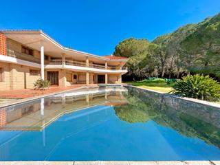 Chalet en Urbanizaciones. Chalet soñado en la urbanización santa marta, un oasis privado