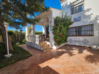 Maison jumelée à Miramar. Oportunidad única: casa pareada en la playa de miramar