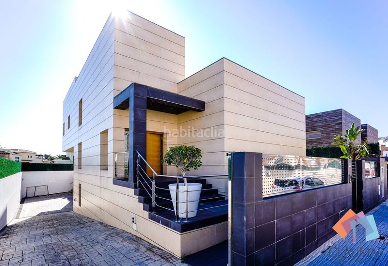 Foto a66a9e4e-d033-475e-8ba6-8c91f07aab84. Casa amb calefacció a Park Nord - Casona Gandia