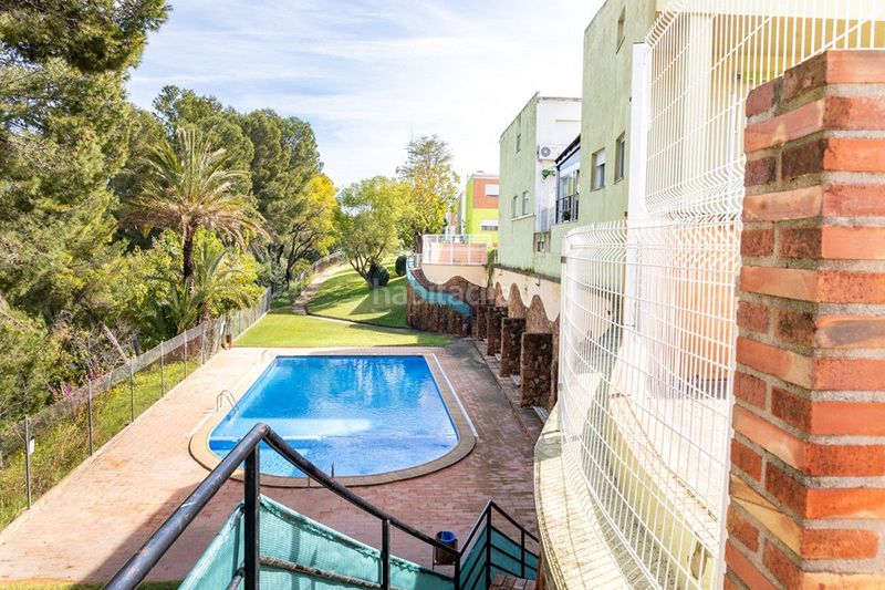 Foto 4df5f52e-ebce-49a9-a0a2-056393e82ae1. Casa adossada amb calefacció aparcament piscina a Almoines