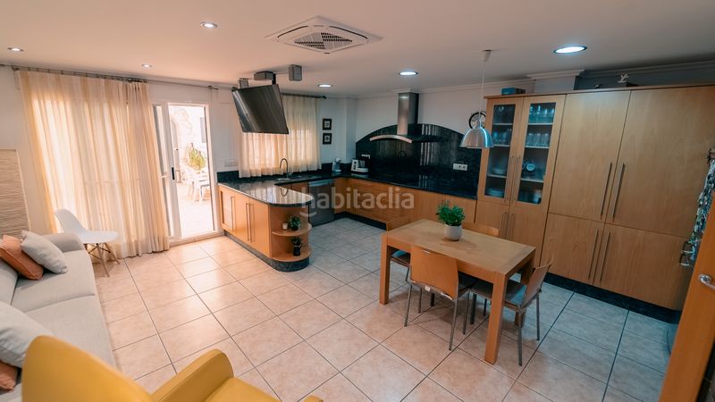 Foto 4c96e970-db8e-49ad-9d4a-afbb929d107a. Casa amb calefacció a Plaza Elíptica - República Argentina Gandia