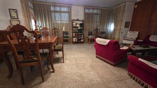Casa adossada a Beniopa - Sant Pere. Vivienda de 3 plantas con enorme potencial en gandía