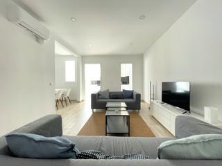 Rent Flat in Sants-Badal. Luminoso piso reformado y totalmente equipado
