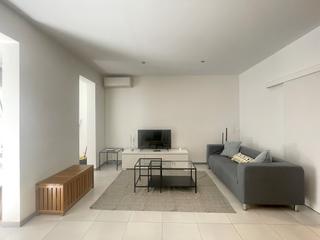 Location Appartement à Sants-Badal. Bajo con terraza en alquiler temporal