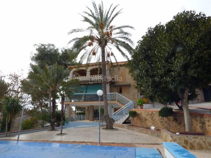 Foto d4e02b62-7290-49a5-9a34-1940f102a68a. Xalet amb calefacció aparcament piscina a El Bosque Chiva