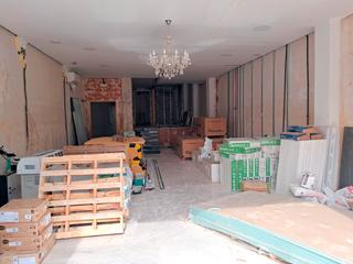 Geschäftsraum in Plaza Xúquer. Se vende local en  paiporta